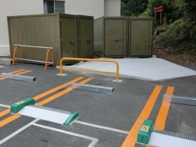 津久井浜駅前バイクボックスの写真