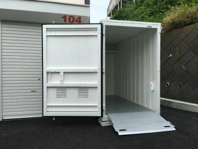 初月賃料無料の屋外型トランクルーム小坪店の写真