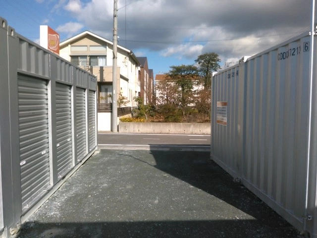 コンテナスクエア一屋店の写真