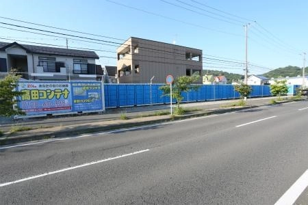 初月賃料無料の屋外型トランクルーム高田店の写真