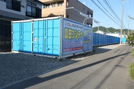 初月賃料無料の屋外型トランクルーム高田店の写真