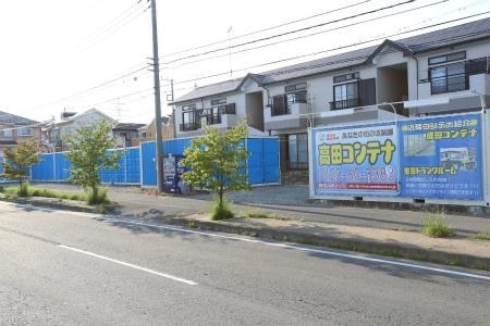 初月賃料無料の屋外型トランクルーム高田店の写真