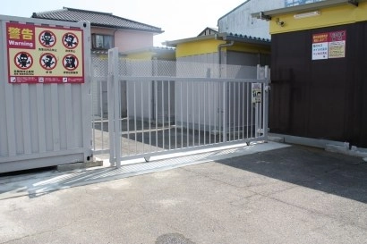 コンテナシティ中小田井小学校南の写真