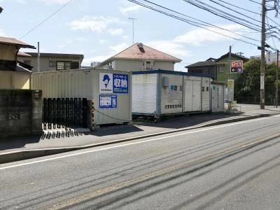 初月賃料無料の屋外型トランクルーム辻堂新町店の写真