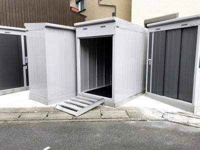 初月賃料無料の屋外型ミニトランクルーム太秦店の写真