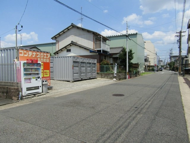 コンテナスクエア名四町店の写真