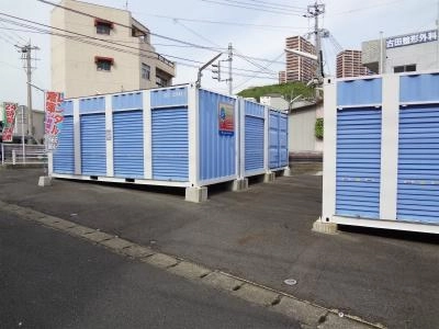 初月賃料無料の屋外型トランクルーム戸町店の写真